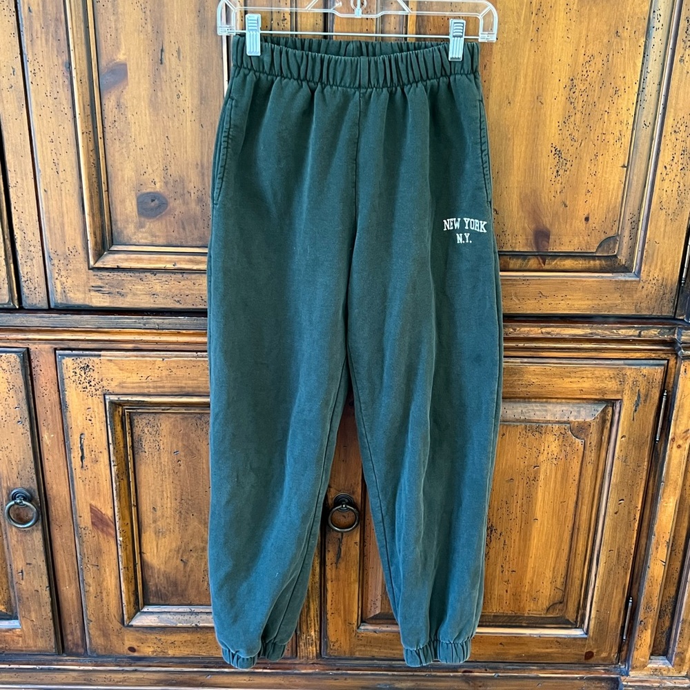 Brandy Melville John Galt Green Sweatpants